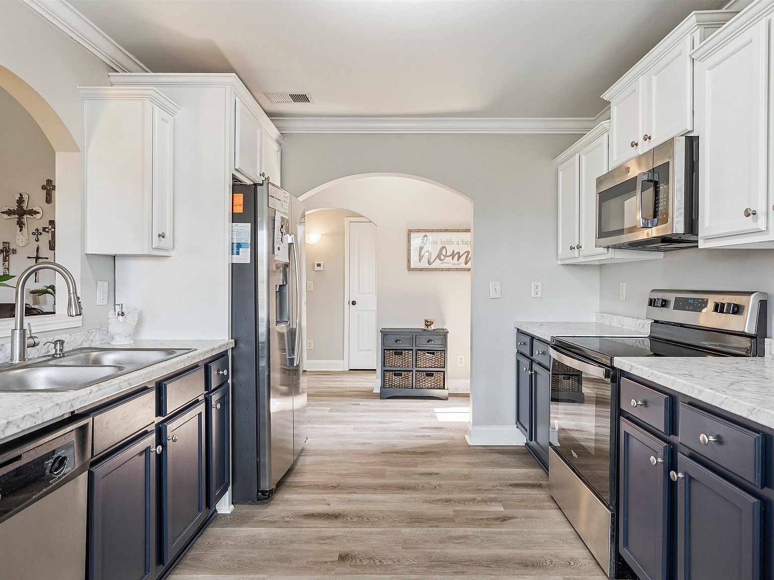 Eat-in kitchen with stainless steel appliances